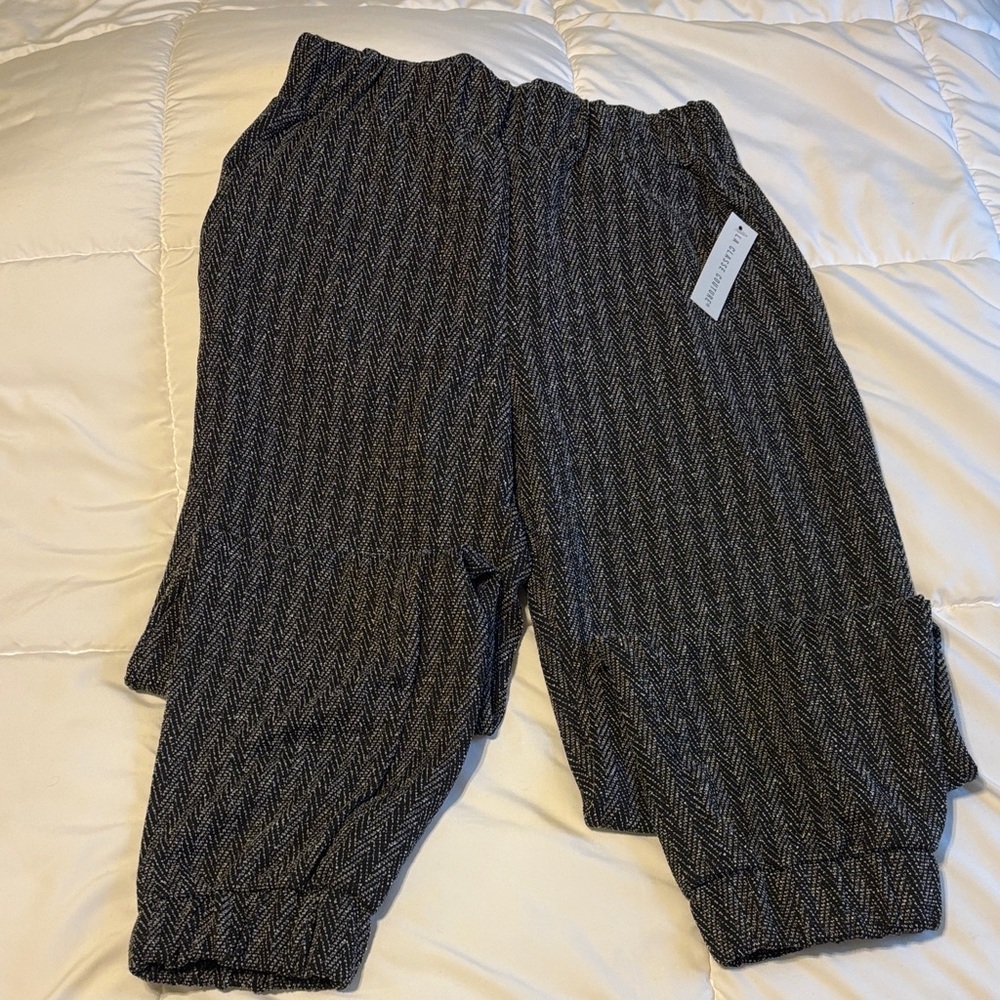 Stylish women black Herringbone jogger